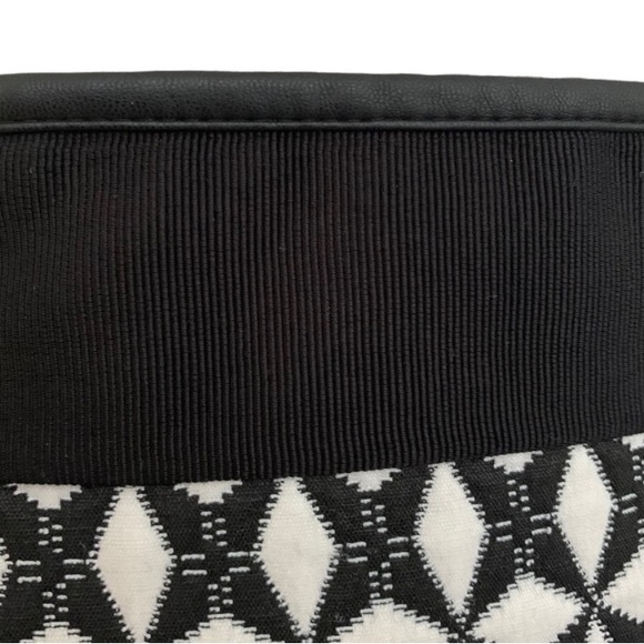 Banana Republic Jacquard Pencil Skirt  Black & White Size 4 - Picture 6 of 6